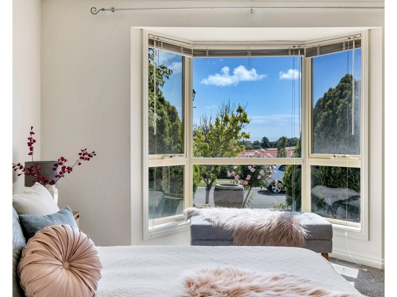 4 Phillip Court, Hallett Cove SA 5158