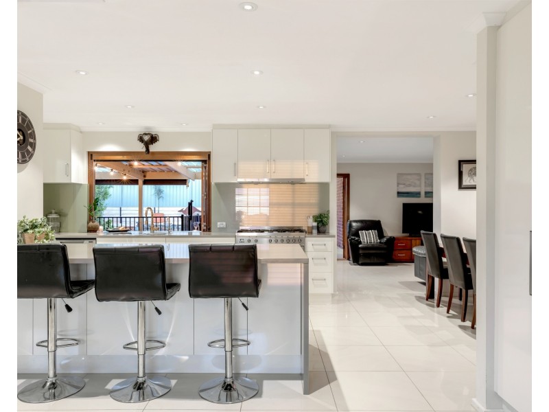 12 Koomooloo Crescent, Hallett Cove SA 5158