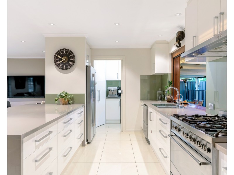 12 Koomooloo Crescent, Hallett Cove SA 5158