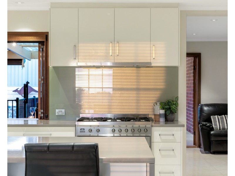 12 Koomooloo Crescent, Hallett Cove SA 5158