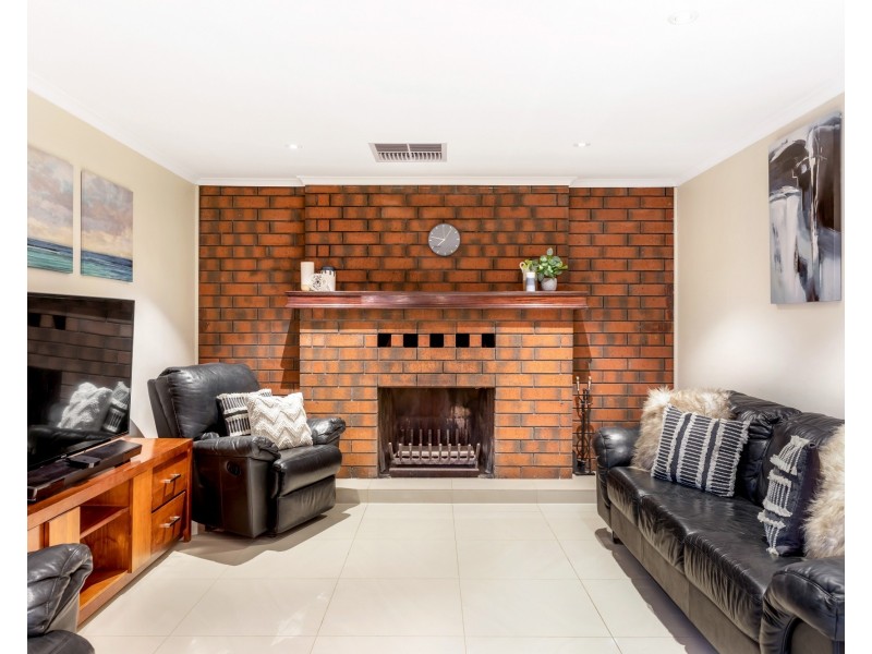 12 Koomooloo Crescent, Hallett Cove SA 5158