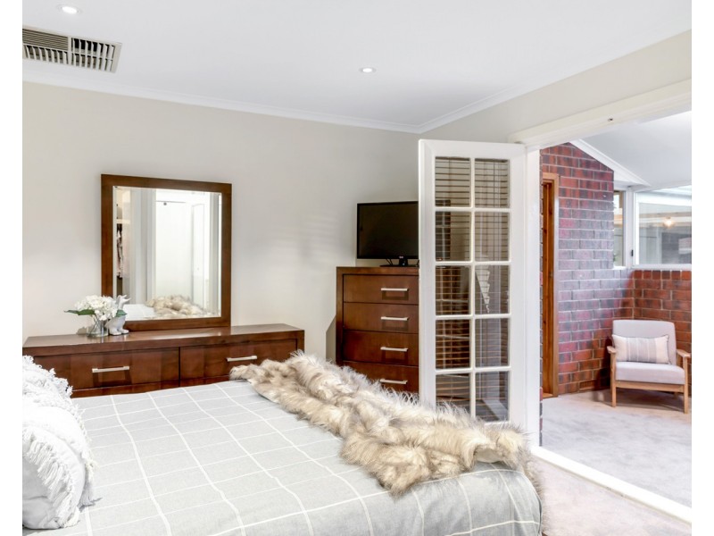 12 Koomooloo Crescent, Hallett Cove SA 5158