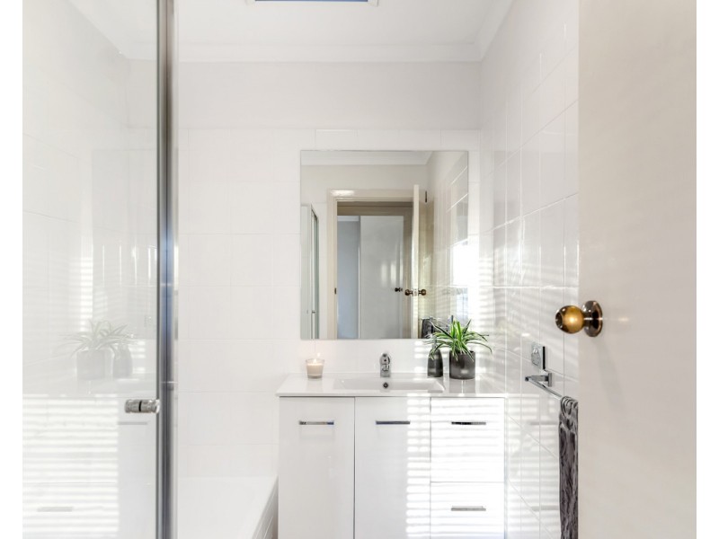 12 Koomooloo Crescent, Hallett Cove SA 5158