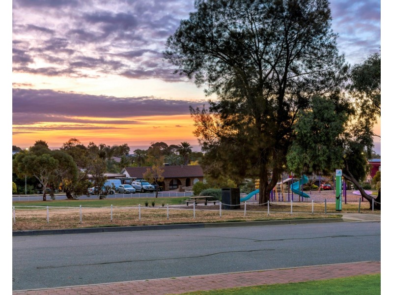 12 Koomooloo Crescent, Hallett Cove SA 5158