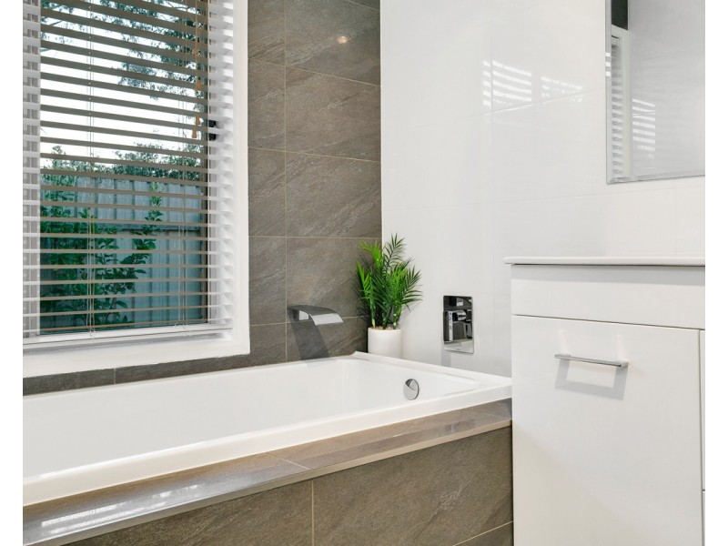 25 Walford Drive, Onkaparinga Hills SA 5163