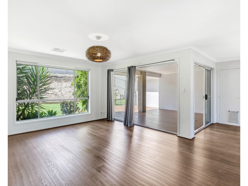 25 Yeltana Avenue, Huntfield Heights SA 5163