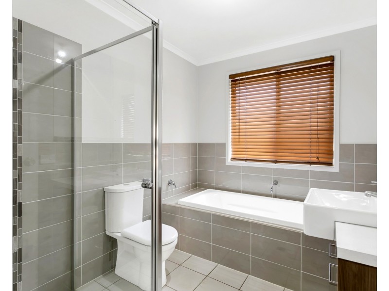 25 Yeltana Avenue, Huntfield Heights SA 5163