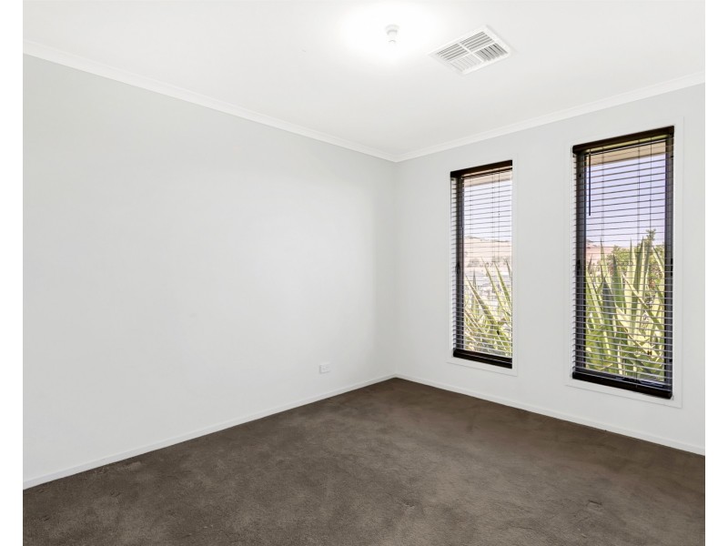 25 Yeltana Avenue, Huntfield Heights SA 5163