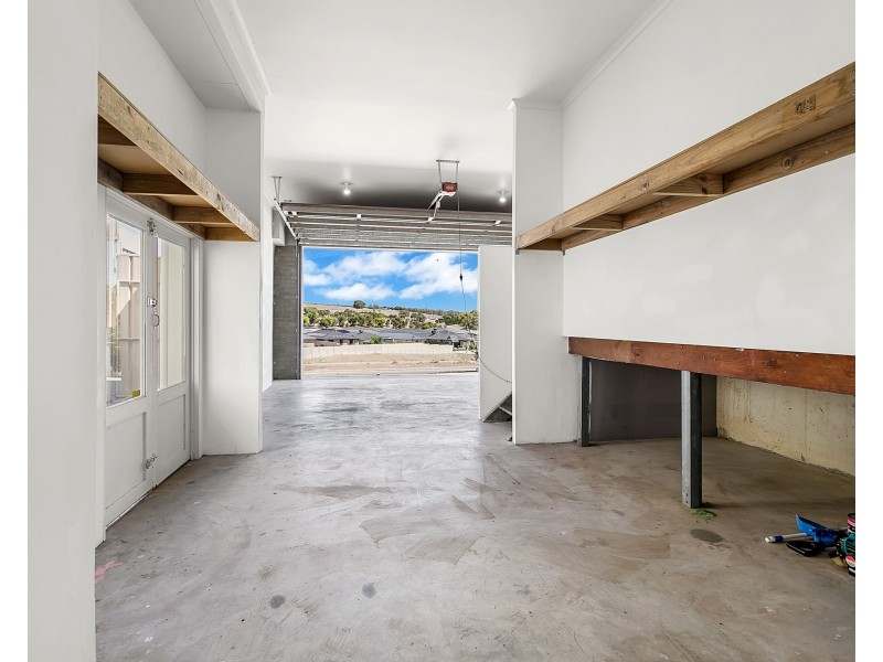 25 Yeltana Avenue, Huntfield Heights SA 5163