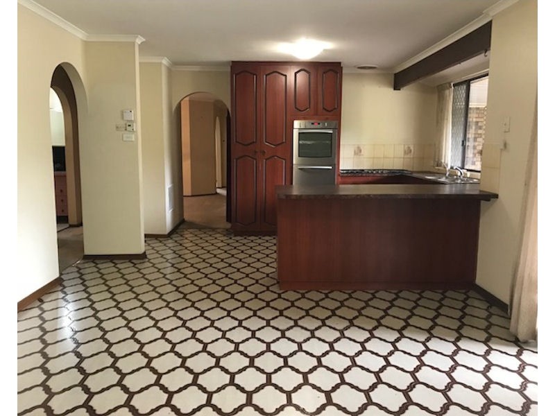 7 Lexcen Grove, Happy Valley SA 5159