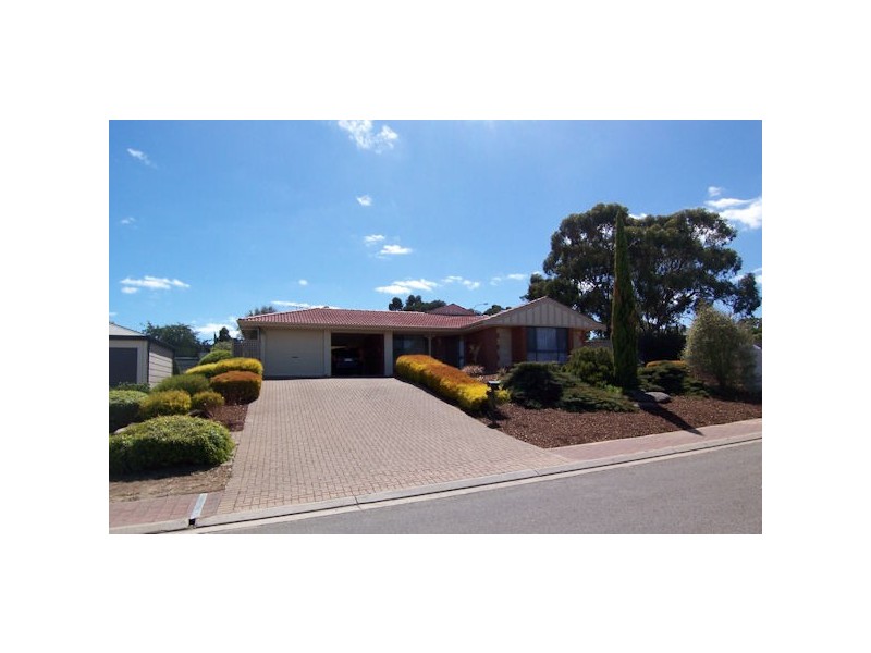 2 Wooding Avenue, Woodcroft SA 5162