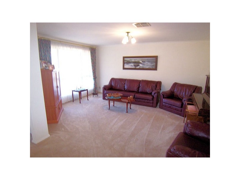 2 Wooding Avenue, Woodcroft SA 5162