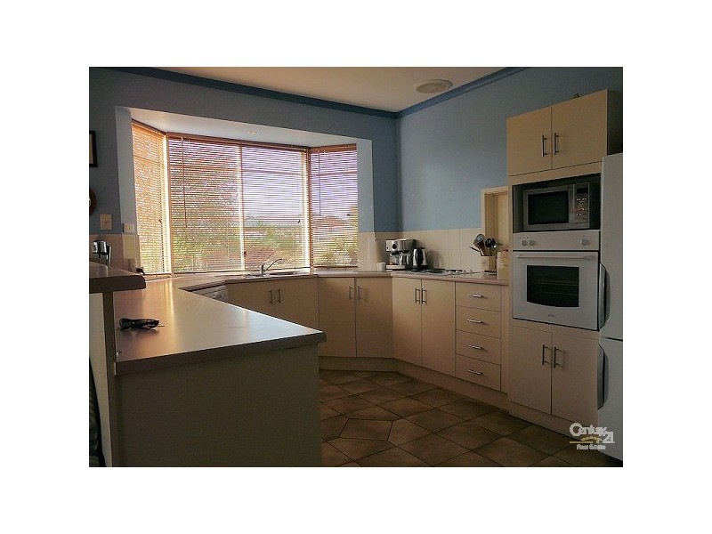 77 Warburton Drive, Woodcroft SA 5162
