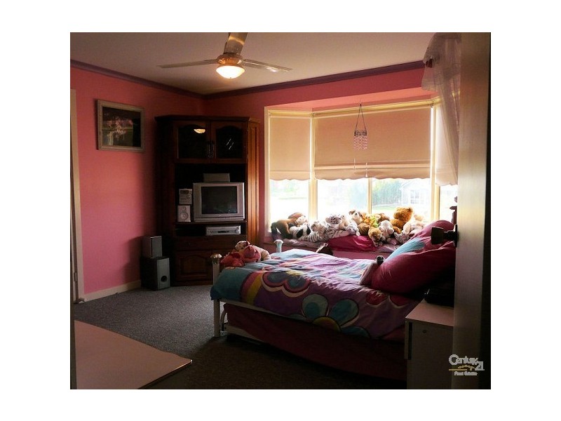 77 Warburton Drive, Woodcroft SA 5162