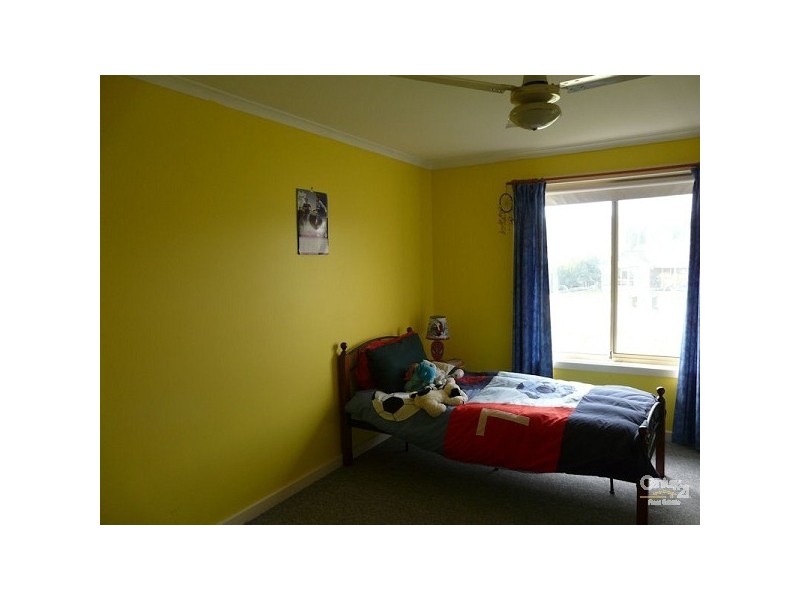77 Warburton Drive, Woodcroft SA 5162