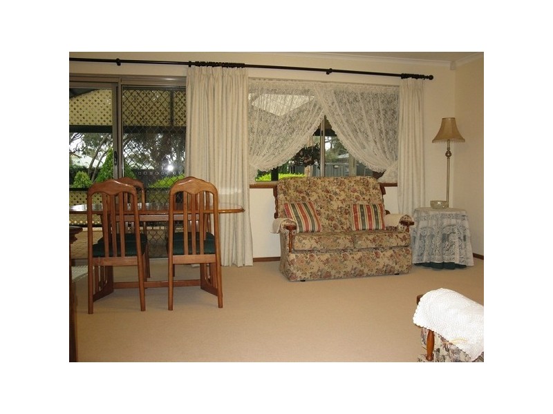 18 Hispano Drive, Woodcroft SA 5162