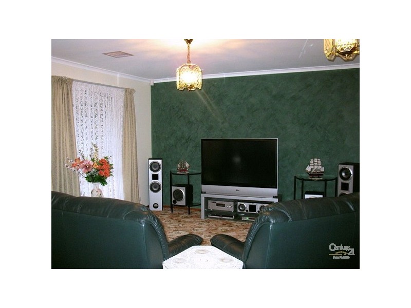 18 Hispano Drive, Woodcroft SA 5162