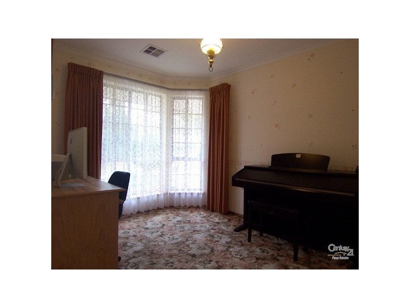 18 Hispano Drive, Woodcroft SA 5162