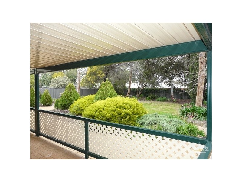 18 Hispano Drive, Woodcroft SA 5162