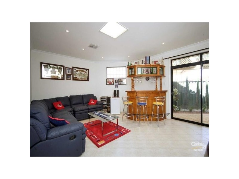 12 Lord Howe Crescent, Mawson Lakes SA 5095