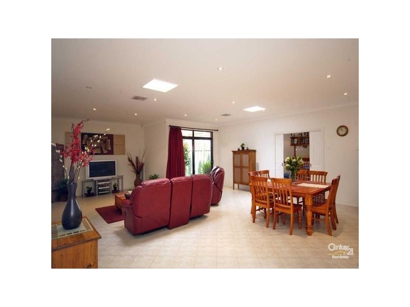 12 Lord Howe Crescent, Mawson Lakes SA 5095