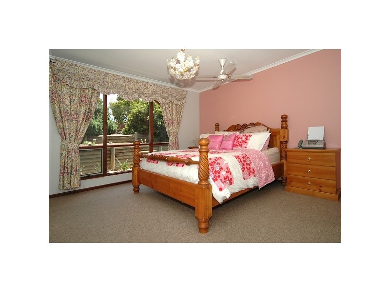 25 Minerva Crescent, Modbury Heights SA 5092