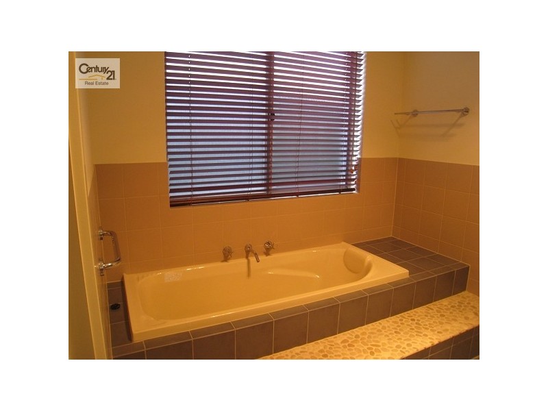 26 Maple Circuit, Mawson Lakes SA 5095