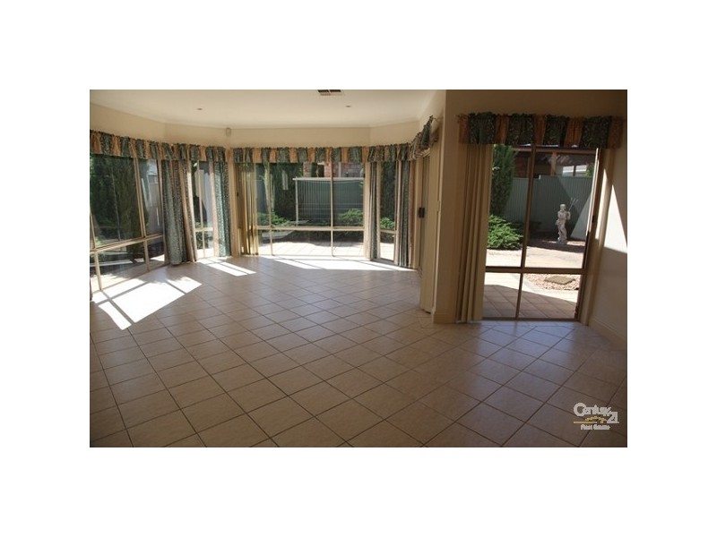 43 lomond Circuit, Mawson Lakes SA 5095