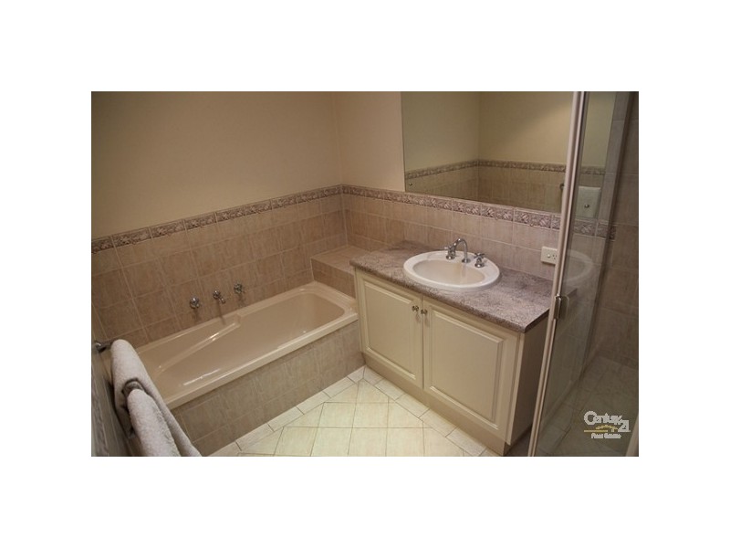 43 lomond Circuit, Mawson Lakes SA 5095