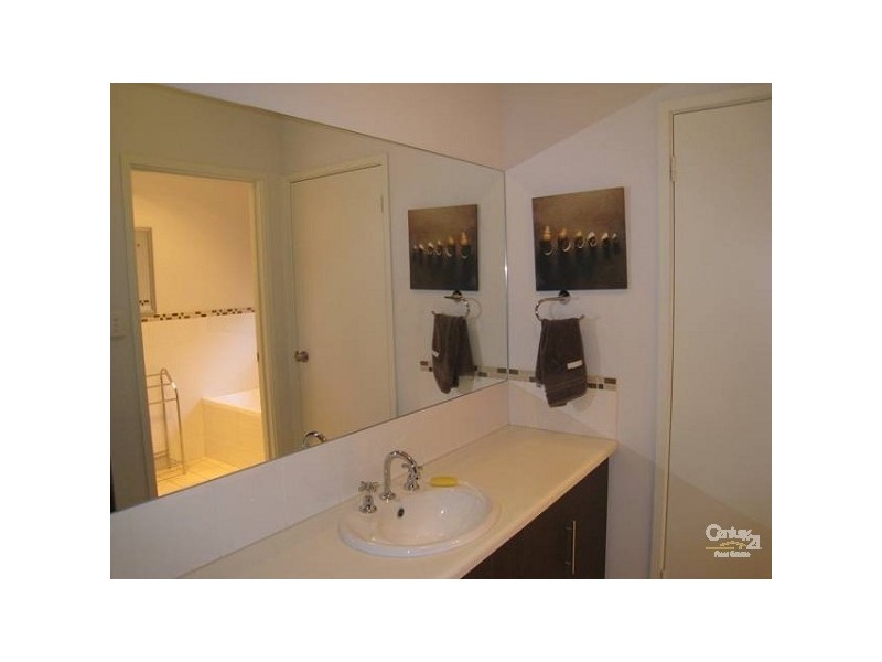 13 Brimpton Avenue, Mawson Lakes SA 5095