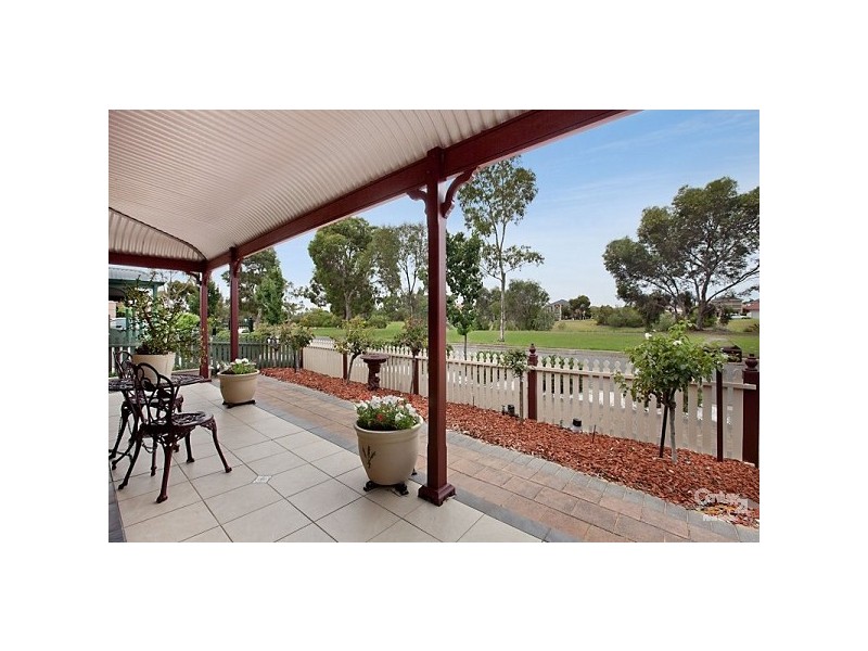 13 Parkdale Crescent, Mawson Lakes SA 5095