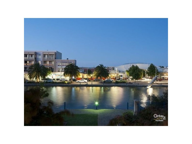 8 Lakeside Close, Mawson Lakes SA 5095