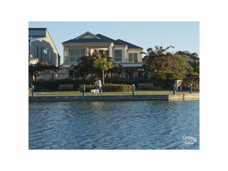 8 Lakeside Close, Mawson Lakes SA 5095