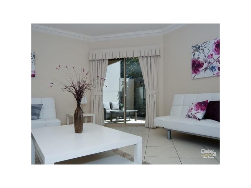 8 Lakeside Close, Mawson Lakes SA 5095