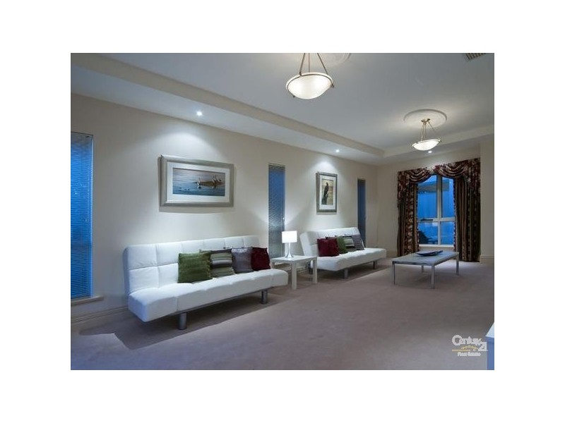 8 Lakeside Close, Mawson Lakes SA 5095