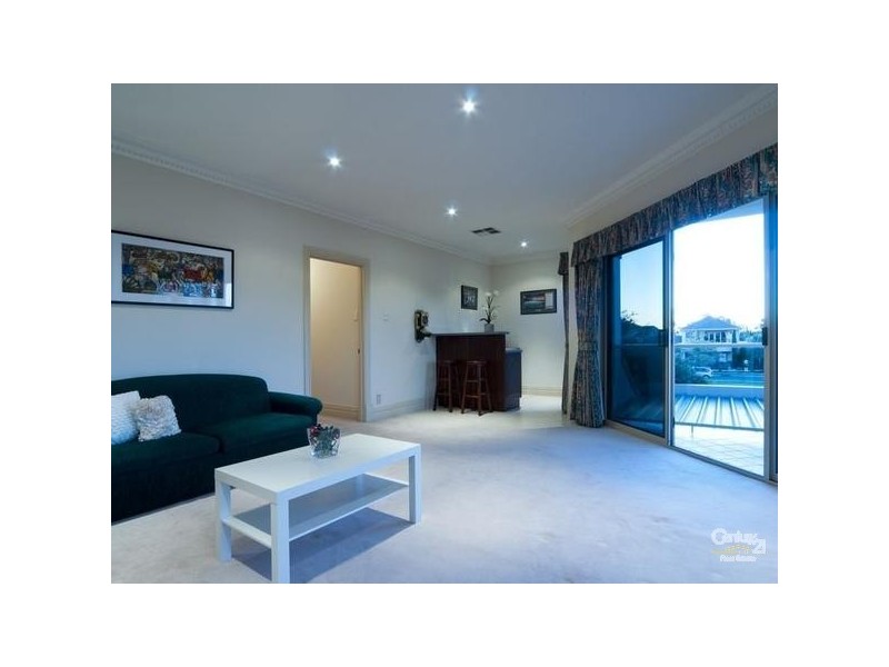 8 Lakeside Close, Mawson Lakes SA 5095