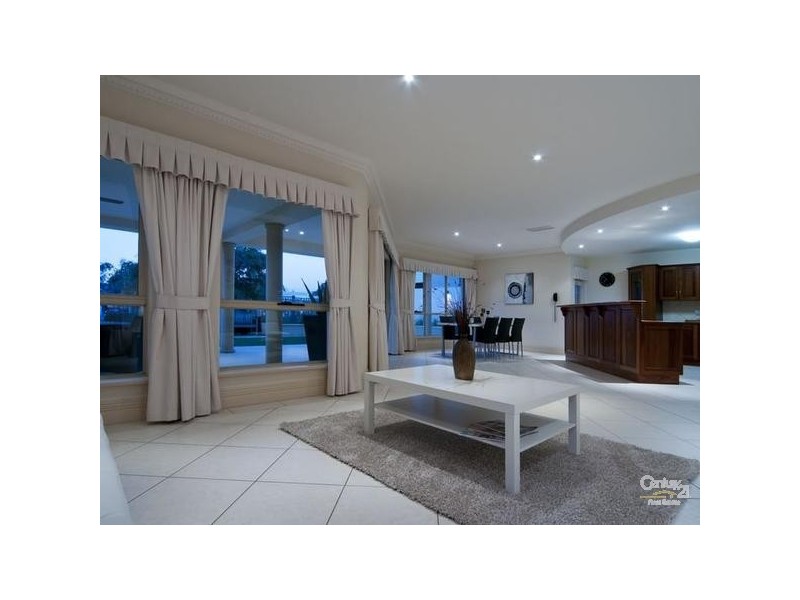 8 Lakeside Close, Mawson Lakes SA 5095