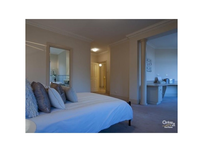 8 Lakeside Close, Mawson Lakes SA 5095