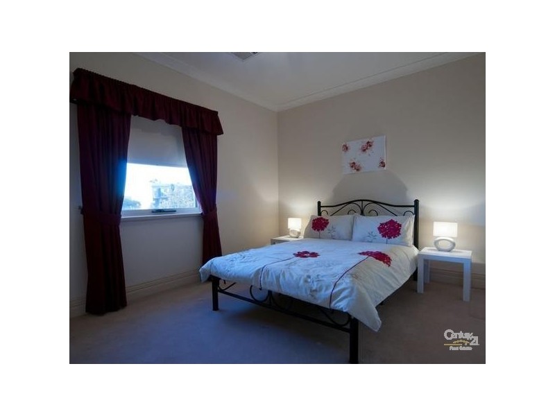 8 Lakeside Close, Mawson Lakes SA 5095