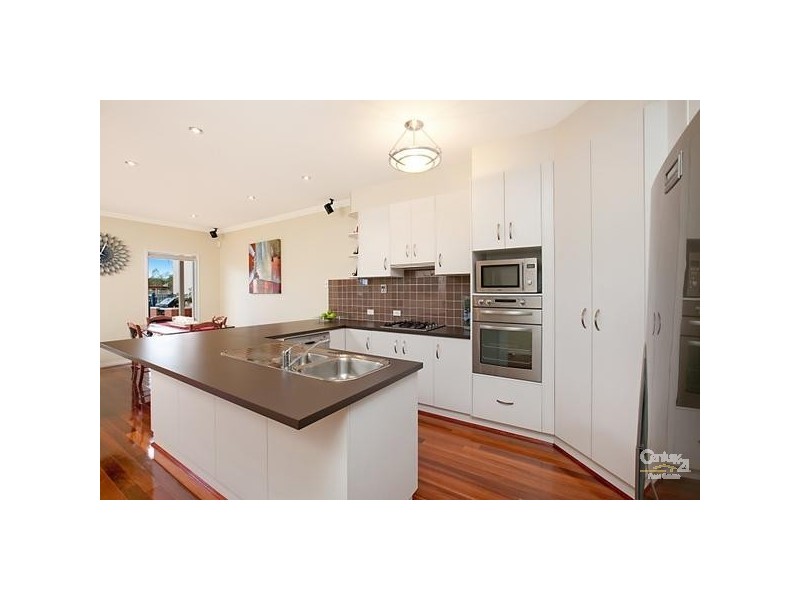 28 Lomond Circuit, Mawson Lakes SA 5095