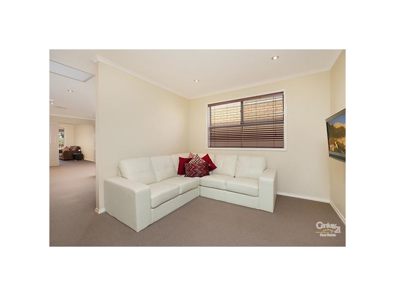 28 Lomond Circuit, Mawson Lakes SA 5095