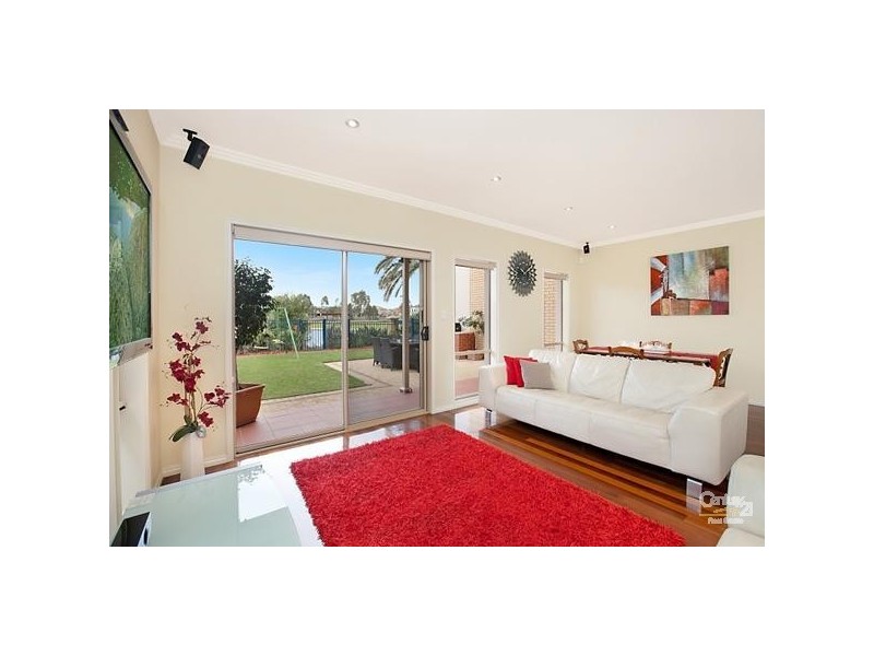 28 Lomond Circuit, Mawson Lakes SA 5095