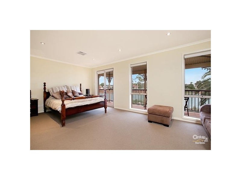 28 Lomond Circuit, Mawson Lakes SA 5095