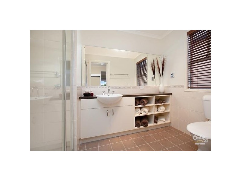 28 Lomond Circuit, Mawson Lakes SA 5095