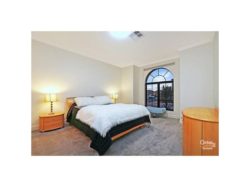 3 Oriole Walk, Mawson Lakes SA 5095