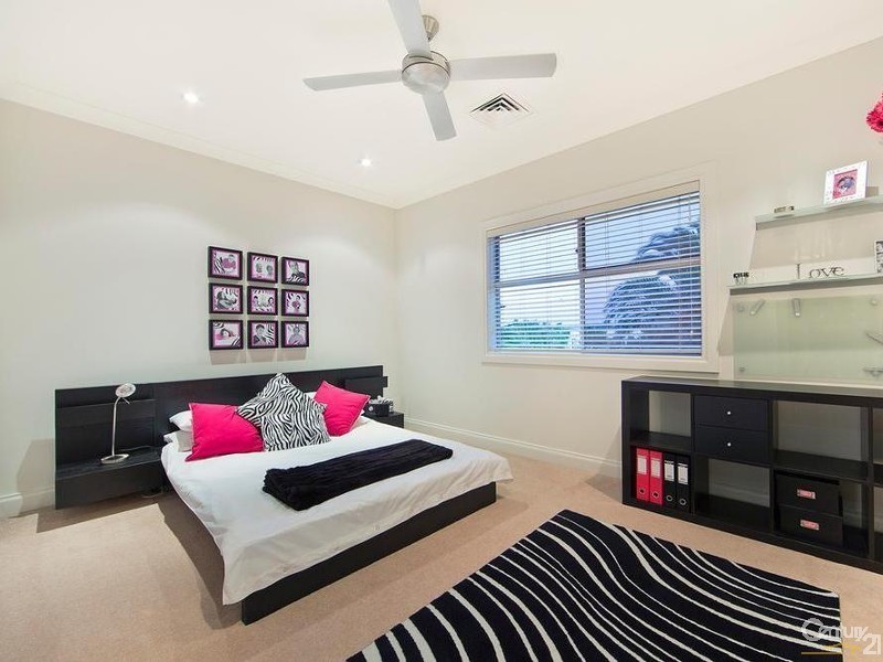 9 McKinlay Court, Mawson Lakes SA 5095