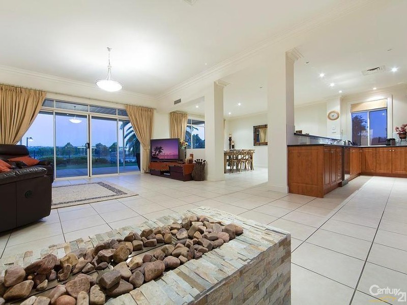 9 McKinlay Court, Mawson Lakes SA 5095