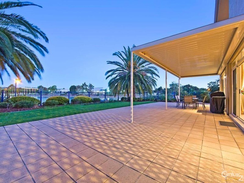 9 McKinlay Court, Mawson Lakes SA 5095