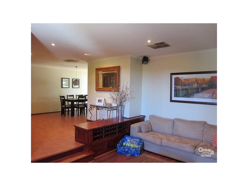 15 Gollop Crescent, Redwood Park SA 5097