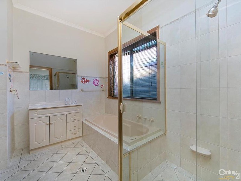 4 Blue Wren Circuit, Mawson Lakes SA 5095